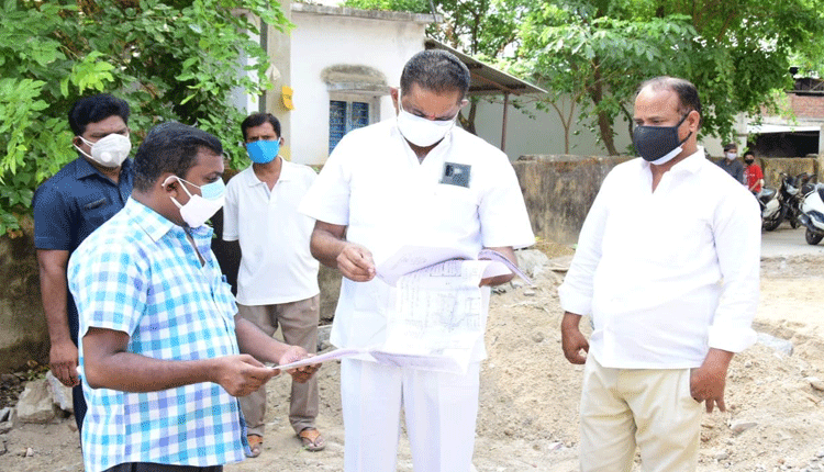 సమస్యల పరిష్కారానికి కృషి