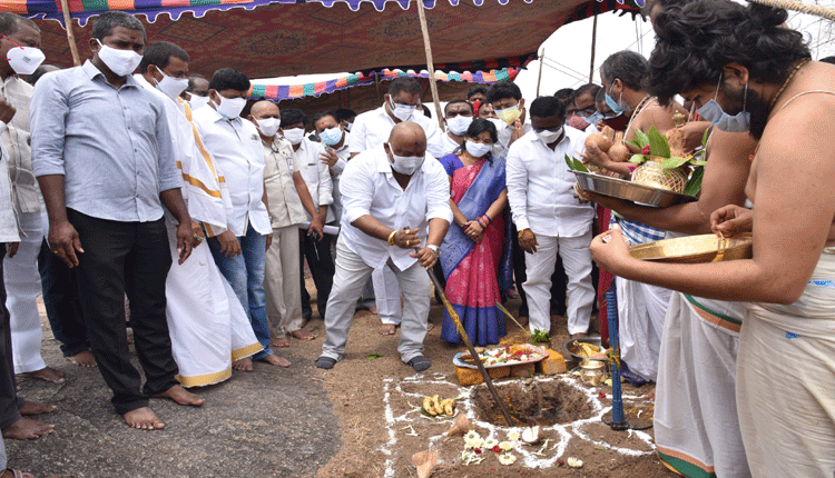 పర్యాటక క్షేత్రంగా రేకుర్తి గుట్ట