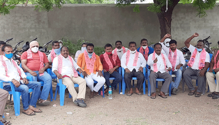 ‘ఈటల’కు గుణపాఠం చెబుతాం