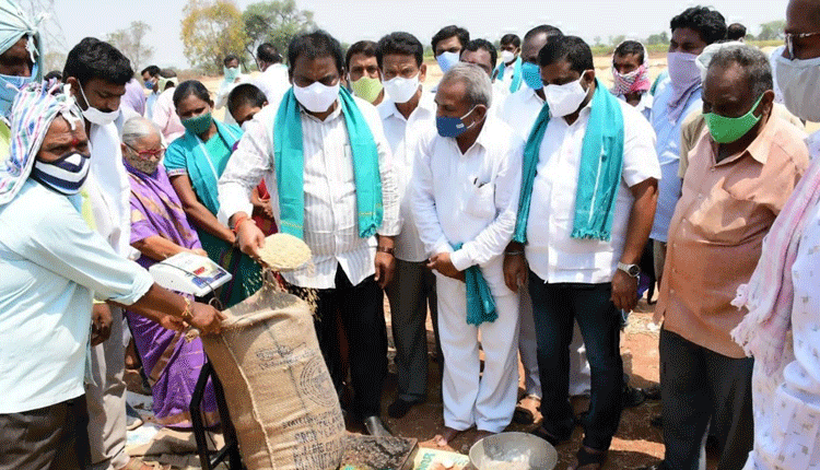 లక్ష్యానికి మించి ధాన్యం కొనుగోళ్లు