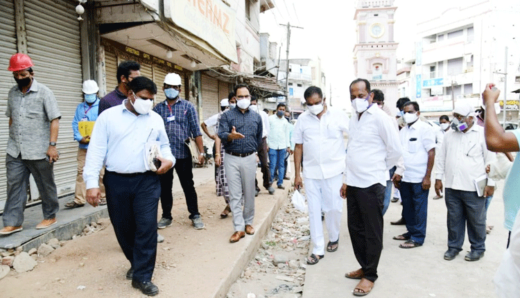 సుందరీకరణ పనుల్లో వేగం పెంచాలి