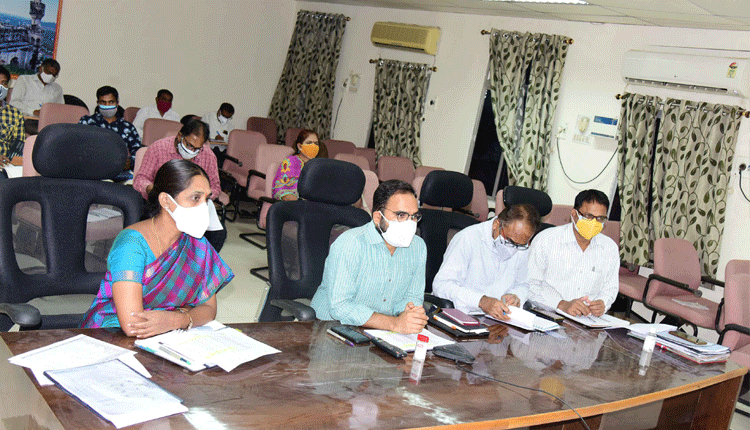 ‘ఉపాధి’లో కూలీల సంఖ్య పెంచండి