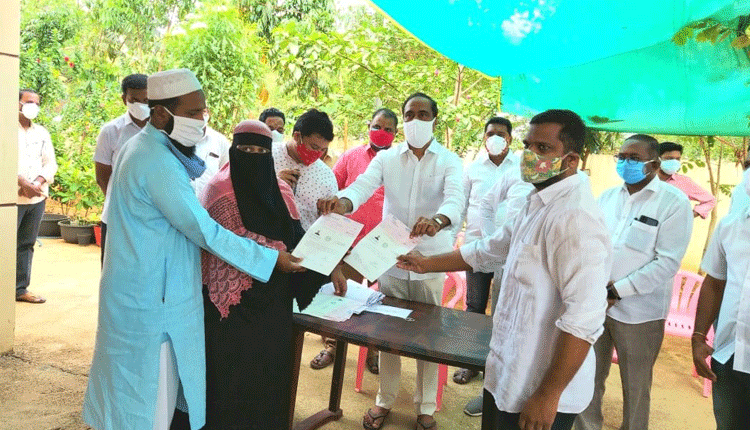 ఆపద్బాంధవుడు కేసీఆర్‌