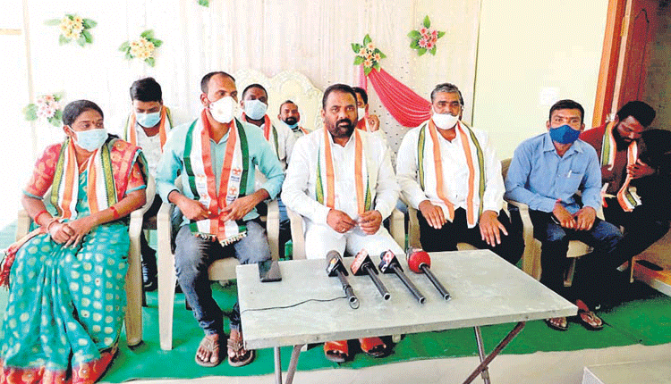 ఈటల బినామీలపై విచారణ చేయాలి