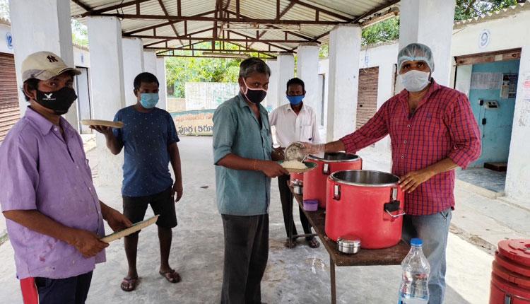 ఆకలి తీరుస్తున్న అన్నపూర్ణ!