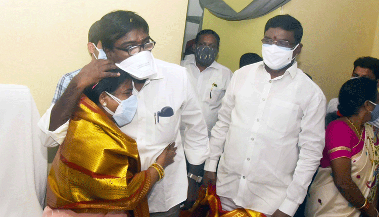 బాధ్యతలు స్వీకరించిన మేయర్‌