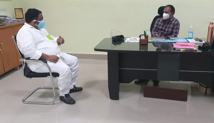 ఐసోలేషన్‌ కేంద్రాల్లో సిబ్బందిని నియమించాలి