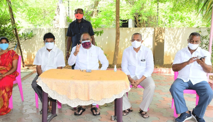 ప్రతి ధాన్యం గింజా కొనుగోలు చేస్తాం