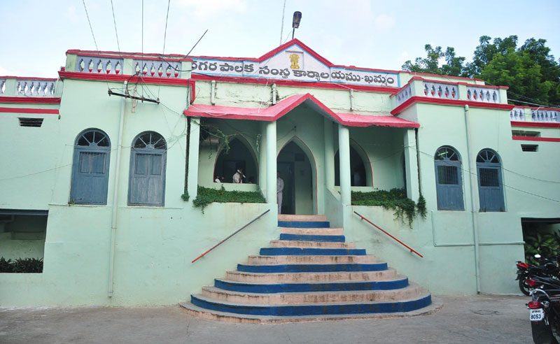 ఖమ్మం కారుదే..