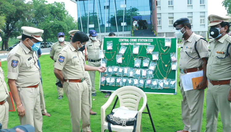 ప్రియుడితో కలిసి సొంతింట్లోనే చోరీ