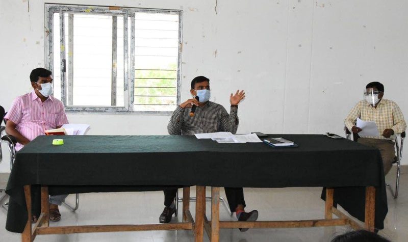 అధికారులు చిత్తశుద్ధితో పని చేయాలి