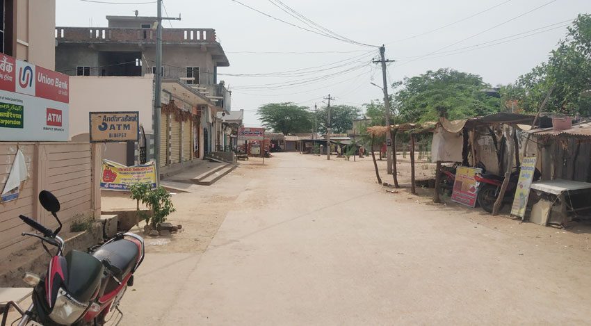 కొనసాగుతున్న స్వచ్ఛంద లాక్‌డౌన్‌