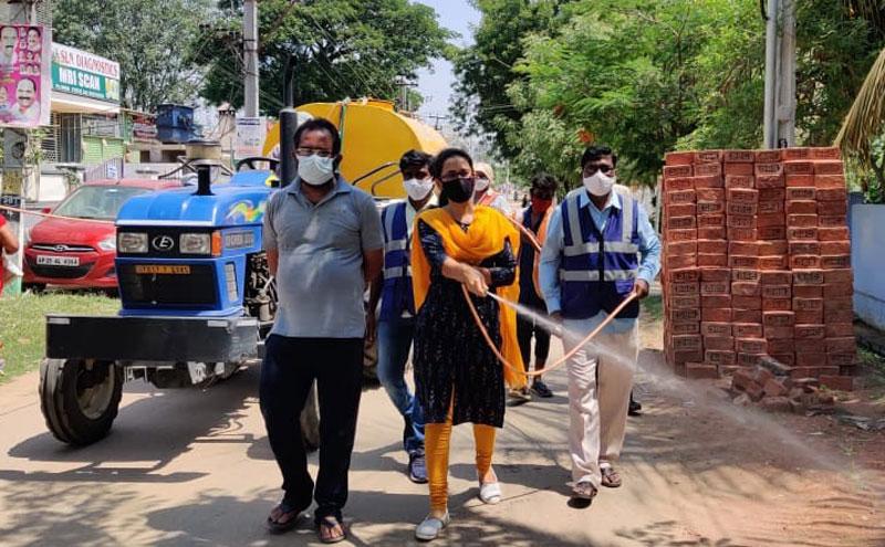 సోడియం హైపో క్లోరైట్‌ ద్రావణం పిచికారీ