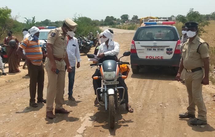 లాక్‌డౌన్‌ నిబంధనలను పాటించాలి