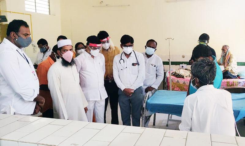 కొవిడ్‌ బాధితులను రక్షించుకుంటాం..