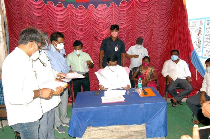 కరోనా కేసులు ఎక్కువగా ఉన్న గ్రామాలపై దృష్టి సారించాలి