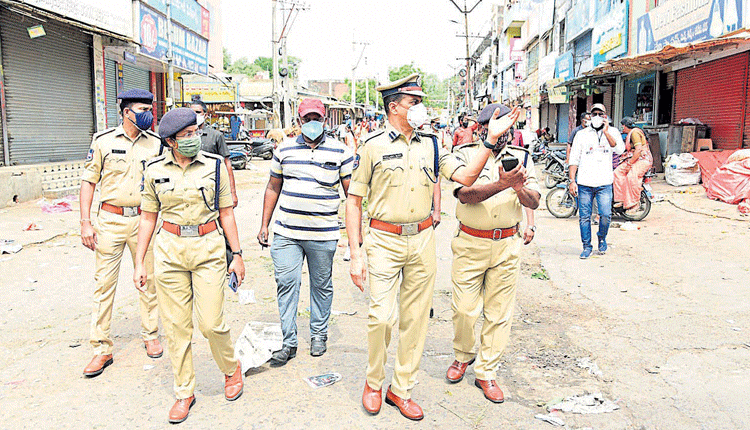కట్టడి కట్టుదిట్టంగా లాక్‌డౌన్‌