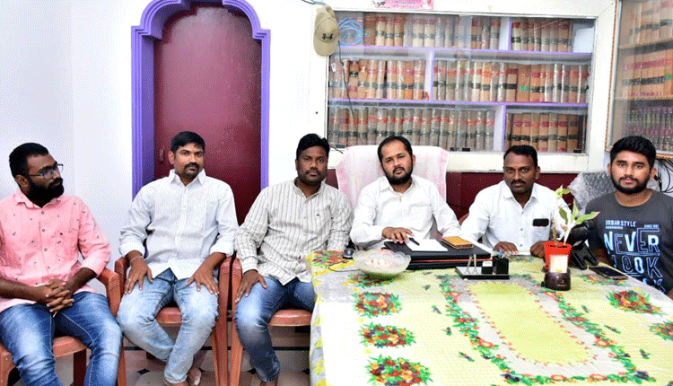 ఈటలవి నీతిమాలిన రాజకీయాలు