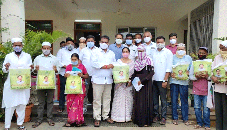 మైనార్టీల సంక్షేమానికి పెద్దపీట