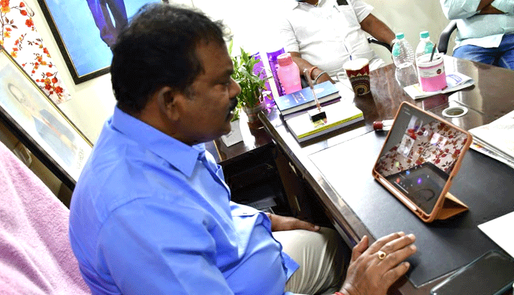 స్వీయ నియంత్రణతోనే కరోనా దూరం