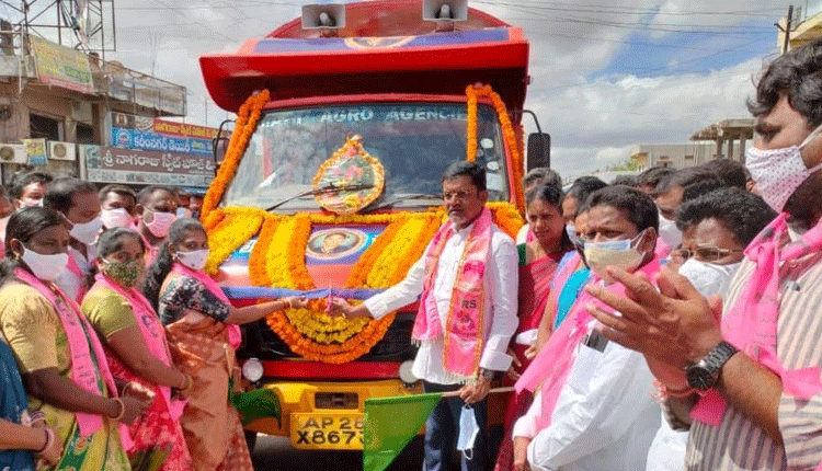 మంథనిలో కేటీఆర్‌ కొవిడ్‌ హెల్ప్‌లైన్‌