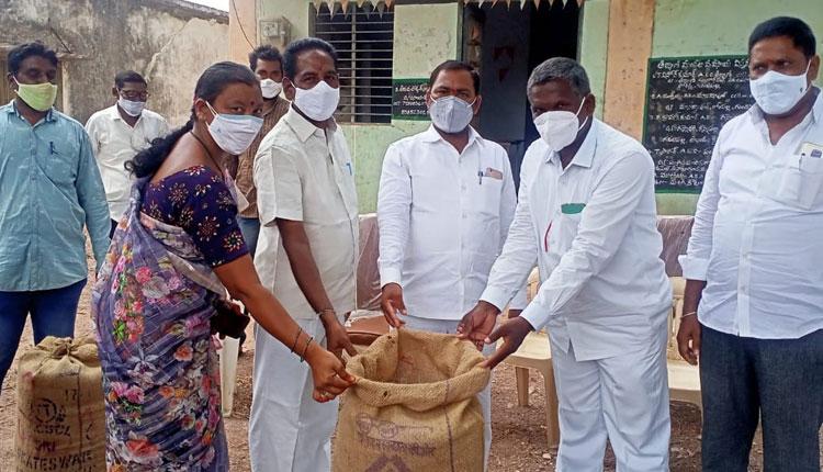 కొనుగోలు కేంద్రాన్ని వినియోగించుకోవాలి