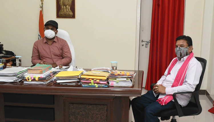 అభివృద్ధి పనులు త్వరగా పూర్తిచేయాలి