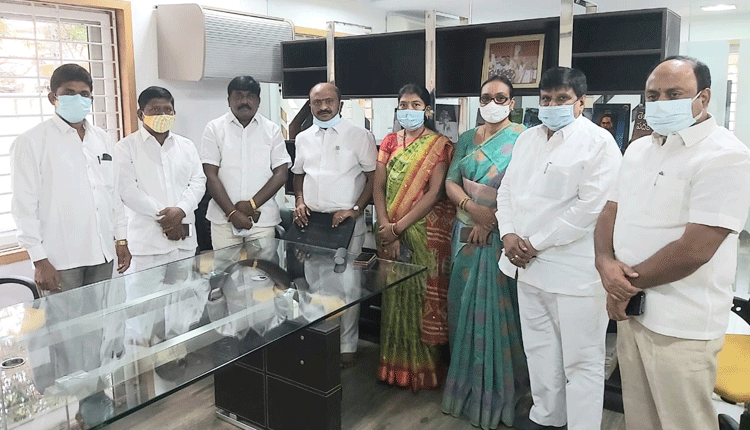 టీఆర్ఎస్‌ను వీడేదిలేదు.. క‌మ‌లాపూర్ జెడ్పీటీసీ