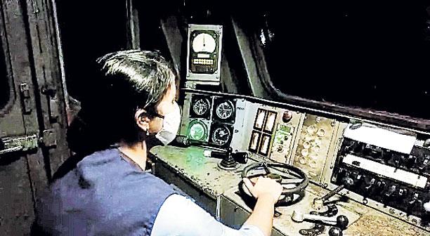 ‘ఆక్సిజన్‌ ఎక్స్‌ప్రెస్‌’కు మహిళ సారథ్యం