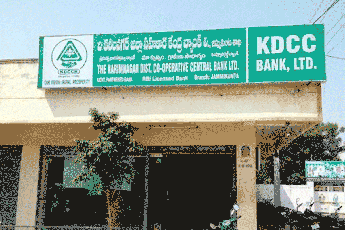 వీణవంక జడ్పీటీసీ భర్త సాధవరెడ్డికి కేడీసీసీ నోటీసులు