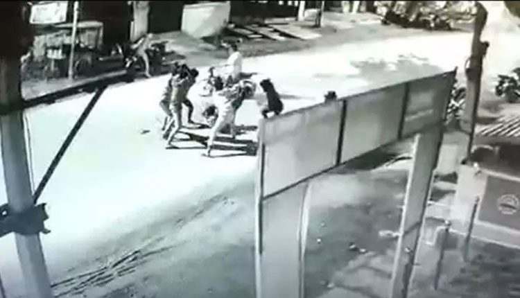 న్యాయ‌వాదిపై వేట కొడ‌వ‌ళ్ల‌తో దాడి చేసి హ‌త్య‌