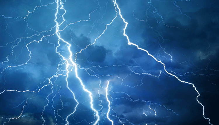 పిడుగులు పడి 11 మంది మృతి.. ఆరుగురికి గాయాలు