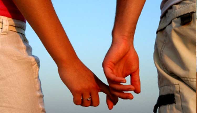 Girl elopes with boy | ఇన్‌స్టాగ్రామ్‌లో పరిచయం.. బాలుడితో కలిసి పారిపోయిన పదేళ్ల బాలిక