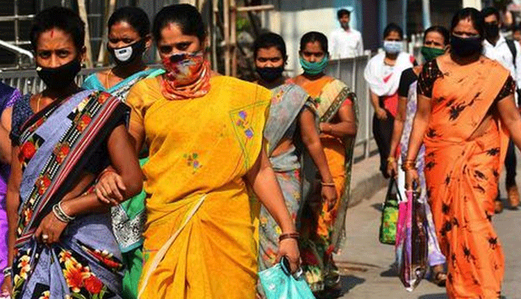 Lockdown 2nd day: రోడ్ల‌పైకి భారీగా వ‌స్తున్న జనం