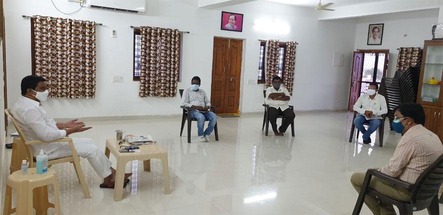 లాక్‌డౌన్‌ పక్కా అమలయ్యేలా చూడాలి : మంత్రి వేముల‌