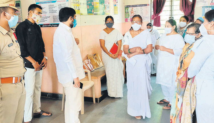 రోగులకు మెరుగైన సేవలు అందించాలి