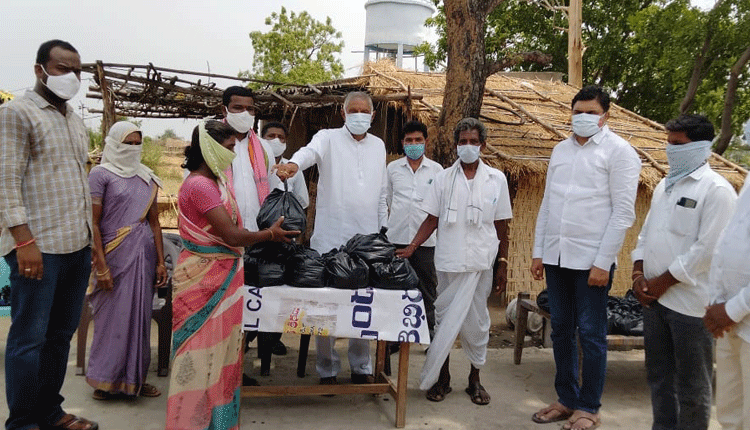 పేదలను ఆదుకోవడం అభినందనీయం