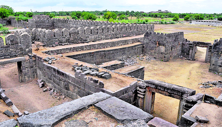 చారిత్రక కోటకు కొత్త వైభవం..