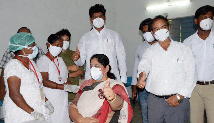 కొవిడ్‌ కట్టడిలో కేసీఆర్‌ పాత్ర అమోఘం