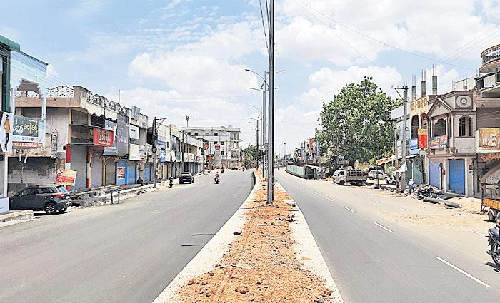 లాక్‌డౌన్‌తో నిర్మానుష్యం