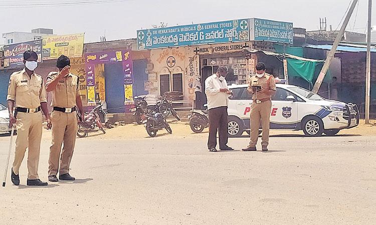 పల్లె, పట్నం లాక్‌డౌన్‌