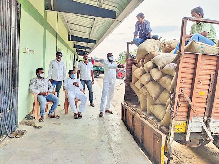 చివరి గింజ వరకూ కొంటాం