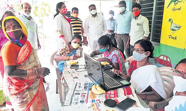 సేవమూర్తులు.. ఆరోగ్య కార్యకర్తలు