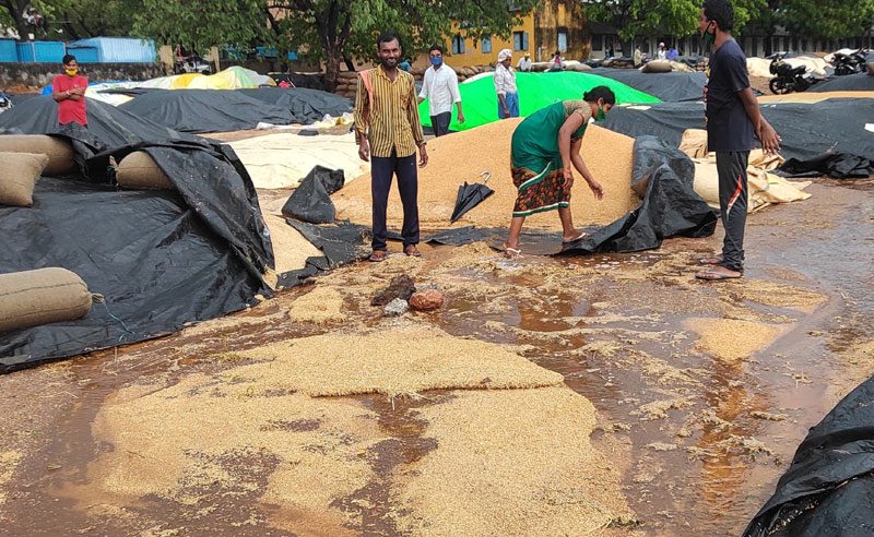 అకాల వర్షం.. ఆగమాగం