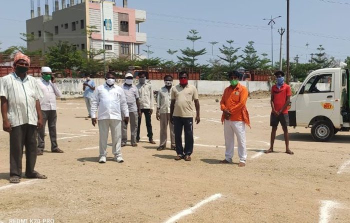 భౌతికదూరం పాటించేలా ఏర్పాట్లు