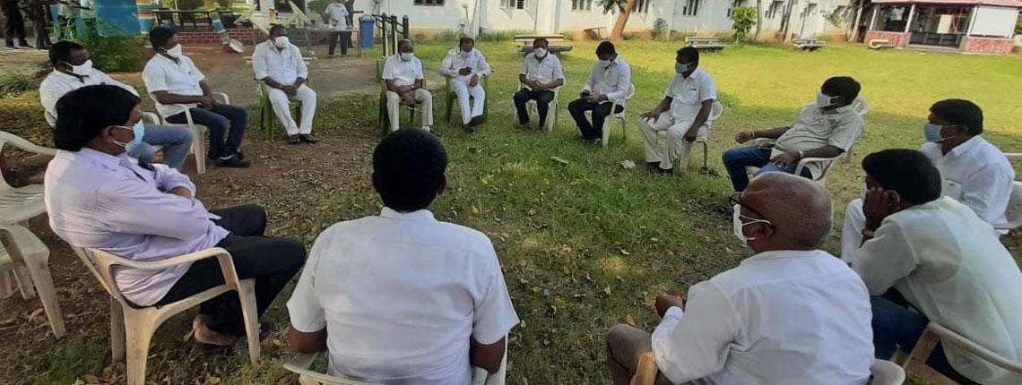 పార్టీ కోసం అంద‌రూ క‌లిసి ప‌ని చేయాలి : ఎమ్మెల్యే చ‌ల్లా