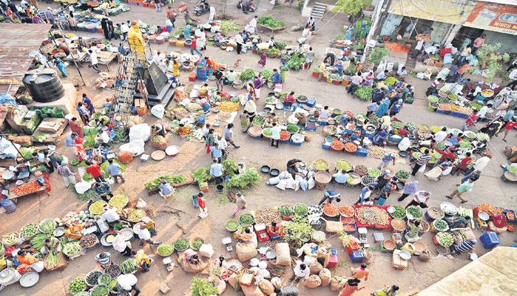 ఎక్కువకు అమ్మితే ఊరుకోం…
