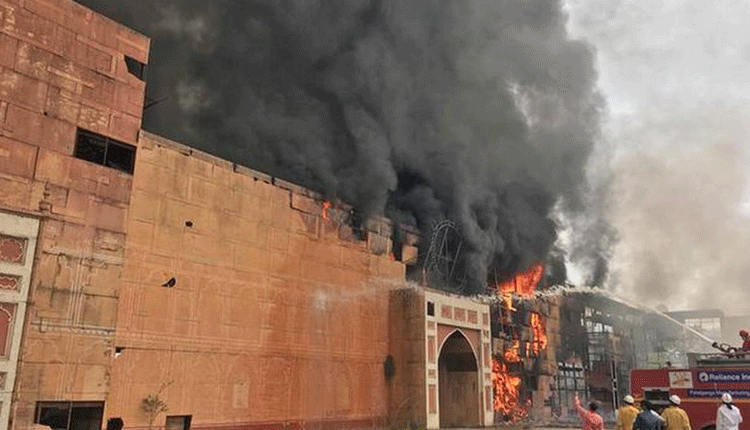 మంట‌ల్లో కాలి బూడిదైన ‘జోధా అక్బ‌ర్’ మూవీ సెట్‌