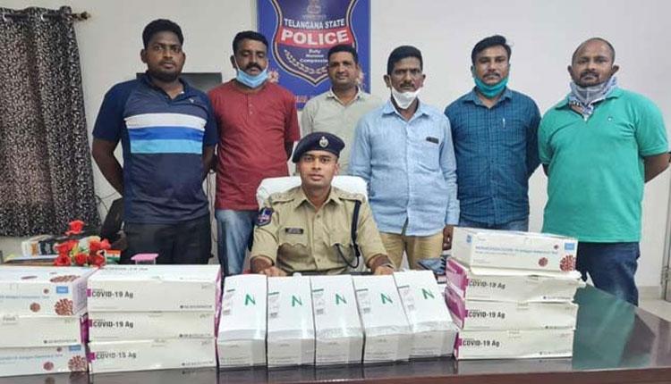 అధిక ధ‌ర‌ల‌కు కొవిడ్ టెస్ట్ కిట్ల అమ్మ‌కం.. ఐదుగురు అరెస్టు