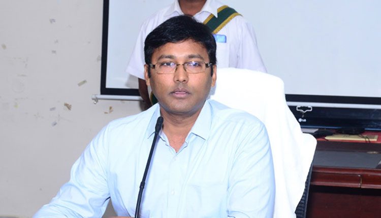 ఆక్రమణలో అసైన్డ్‌ భూమి: మెదక్‌ కలెక్టర్‌ హరీశ్‌